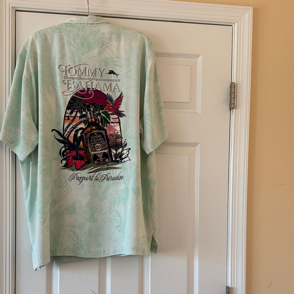 Tommy Bahama Mint Green Casual Button Down Shirt